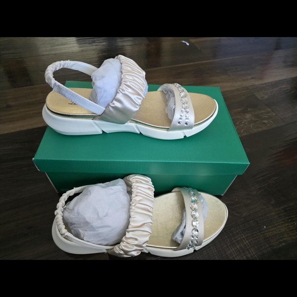Elegant Cream Sandals with Rhinestone Detail